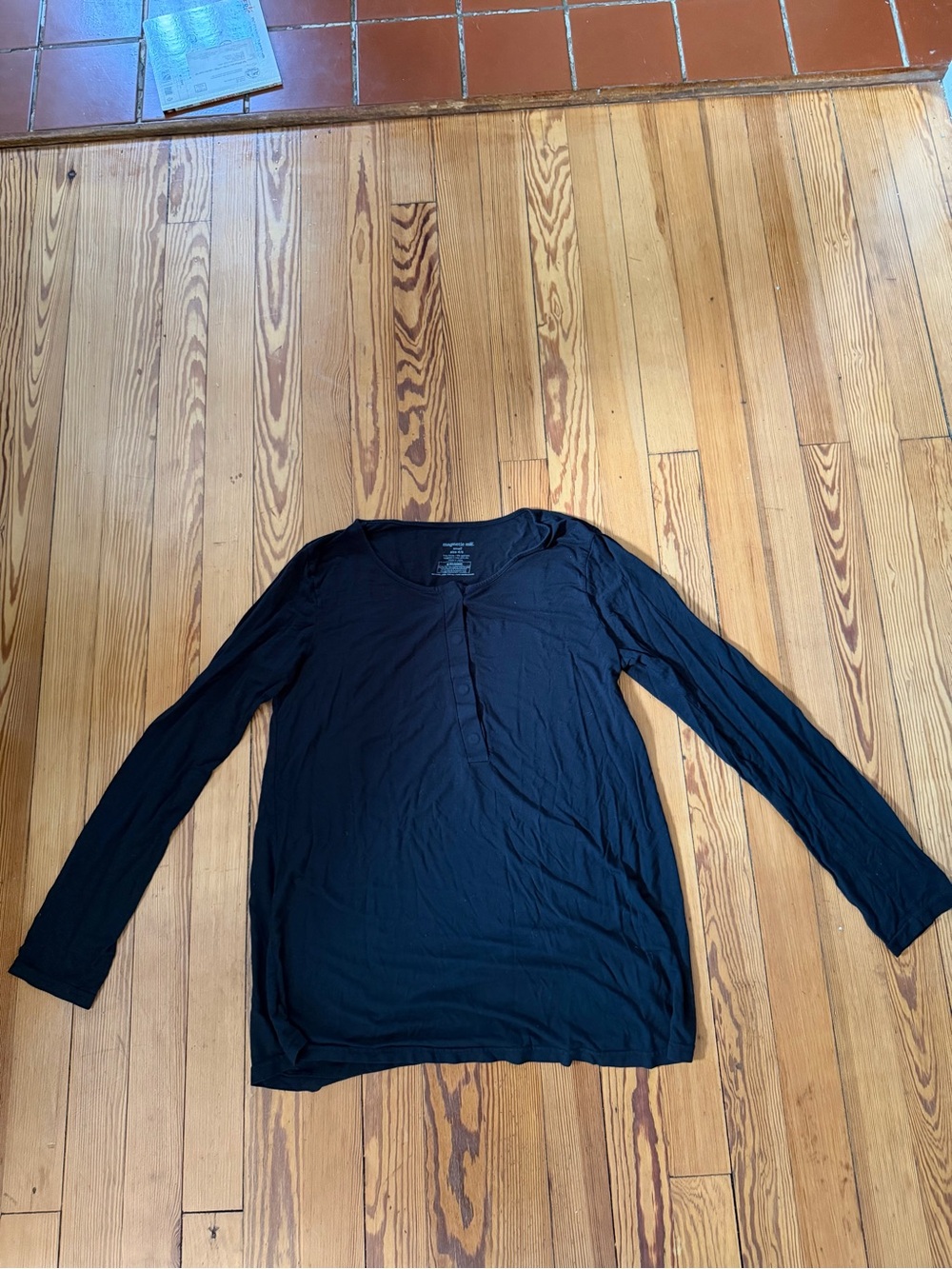 Magnetic Me Black Long Sleeve Nursing Top Size S 4/6 Modal Snap Front
